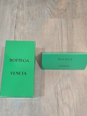 NWT! Bottega Veneta Green SUNGLASS CASE!!